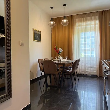 Petrus Superior - Spacious Three-room - Prestigious Location Near Diocletian's Palace And Bacvice - The Restaurants Within Walking Distance - Free Parking Provided Апартаменти *