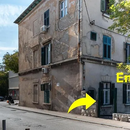 Petrus Superior - Spacious Three-room - Prestigious Location Near Diocletian's Palace And Bacvice - The Restaurants Within Walking Distance - Free Parking Provided * Спліт