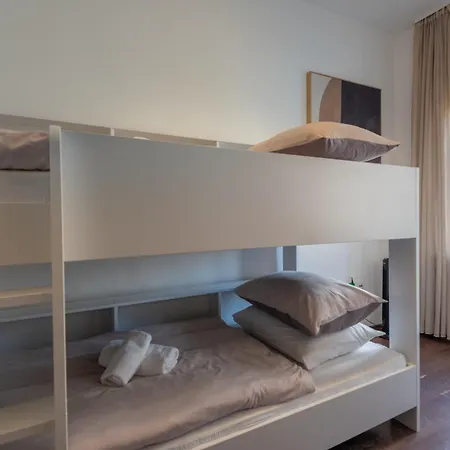 Petrus Superior - Spacious Three-room - Prestigious Location Near Diocletian's Palace And Bacvice - The Restaurants Within Walking Distance - Free Parking Provided