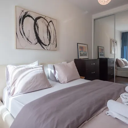 Petrus Superior - Spacious Three-room - Prestigious Location Near Diocletian's Palace And Bacvice - The Restaurants Within Walking Distance - Free Parking Provided * Спліт