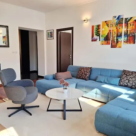 Appartement Petrus Superior - Spacious Three-room - Prestigious Location Near Diocletian's Palace And Bacvice - The Restaurants Within Walking Distance - Free Parking Provided Split