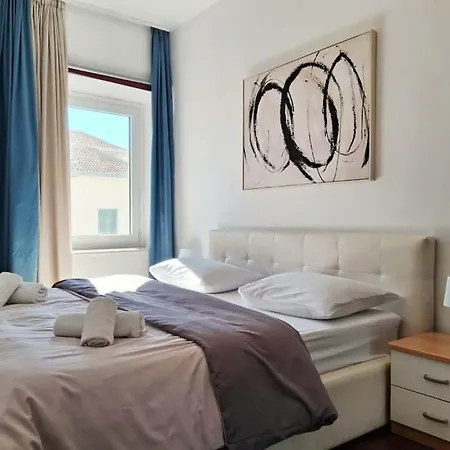Petrus Superior - Spacious Three-room - Prestigious Location Near Diocletian's Palace And Bacvice - The Restaurants Within Walking Distance - Free Parking Provided * Split