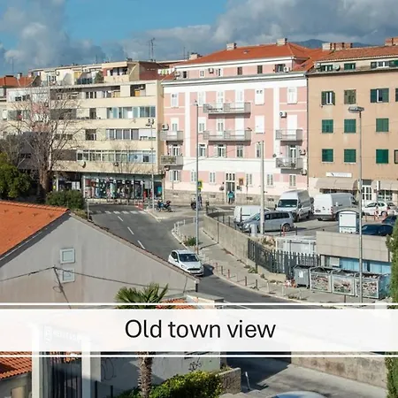 Petrus Superior - Spacious Three-room - Prestigious Location Near Diocletian's Palace And Bacvice - The Restaurants Within Walking Distance - Free Parking Provided Appartement *