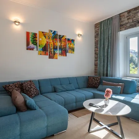 Petrus Superior - Spacious Three-room - Prestigious Location Near Diocletian's Palace And Bacvice - The Restaurants Within Walking Distance - Free Parking Provided Split