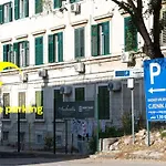Petrus Superior - Spacious Three-room - Prestigious Location Near Diocletian's Palace And Bacvice - The Restaurants Within Walking Distance - Free Parking Provided *