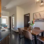 아파트 Petrus Superior - Spacious Three-room - Prestigious Location Near Diocletian's Palace And Bacvice - The Restaurants Within Walking Distance - Free Parking Provided