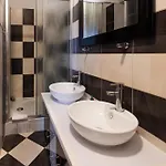 아파트 Petrus Superior - Spacious Three-room - Prestigious Location Near Diocletian's Palace And Bacvice - The Restaurants Within Walking Distance - Free Parking Provided *