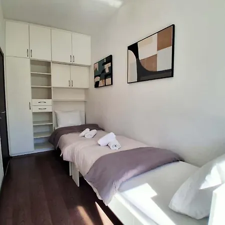 Petrus Superior - Spacious Three-room - Prestigious Location Near Diocletian's Palace And Bacvice - The Restaurants Within Walking Distance - Free Parking Provided