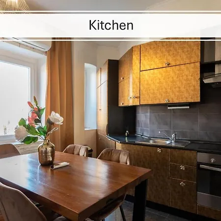 Petrus Superior - Spacious Three-room - Prestigious Location Near Diocletian's Palace And Bacvice - The Restaurants Within Walking Distance - Free Parking Provided Apartament
