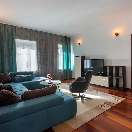 Petrus Superior - Spacious Three-room - Prestigious Location Near Diocletian's Palace And Bacvice - The Restaurants Within Walking Distance - Free Parking Provided Apartment Split