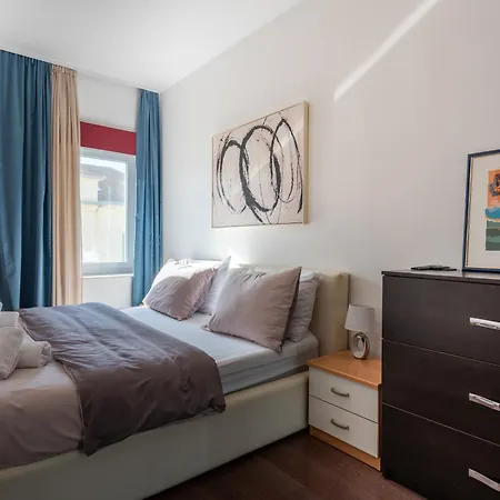 Petrus Superior - Spacious Three-room - Prestigious Location Near Diocletian's Palace And Bacvice - The Restaurants Within Walking Distance - Free Parking Provided Apartment *