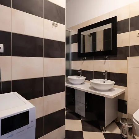 Petrus Superior - Spacious Three-room - Prestigious Location Near Diocletian's Palace And Bacvice - The Restaurants Within Walking Distance - Free Parking Provided Apartment Split