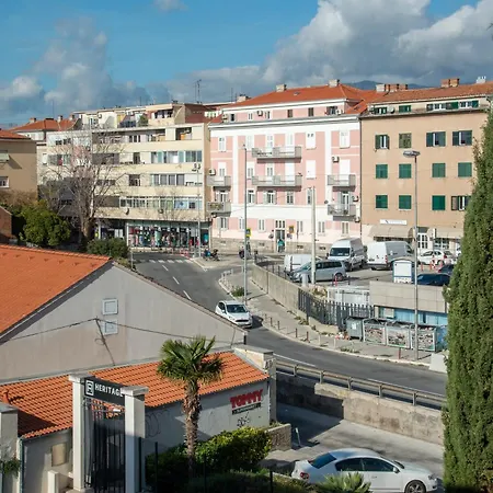 Petrus Superior - Spacious Three-room - Prestigious Location Near Diocletian's Palace And Bacvice - The Restaurants Within Walking Distance - Free Parking Provided Apartment