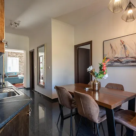 דירה Petrus Superior - Spacious Three-room - Prestigious Location Near Diocletian's Palace And Bacvice - The Restaurants Within Walking Distance - Free Parking Provided