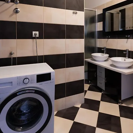 Petrus Superior - Spacious Three-room - Prestigious Location Near Diocletian's Palace And Bacvice - The Restaurants Within Walking Distance - Free Parking Provided Apartament Split