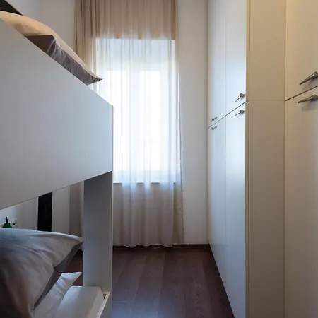 Apartament Petrus Superior - Spacious Three-room - Prestigious Location Near Diocletian's Palace And Bacvice - The Restaurants Within Walking Distance - Free Parking Provided