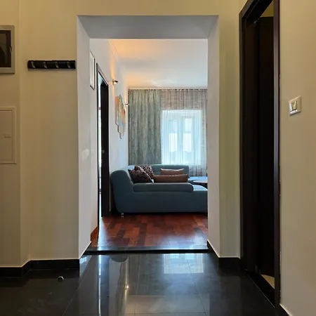 Petrus Superior - Spacious Three-room - Prestigious Location Near Diocletian's Palace And Bacvice - The Restaurants Within Walking Distance - Free Parking Provided