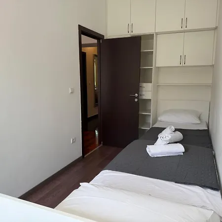 Petrus Superior - Spacious Three-room - Prestigious Location Near Diocletian's Palace And Bacvice - The Restaurants Within Walking Distance - Free Parking Provided *