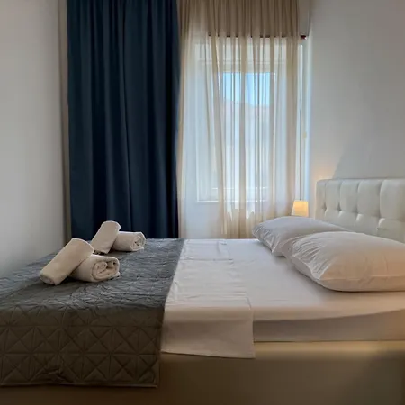 Petrus Superior - Spacious Three-room - Prestigious Location Near Diocletian's Palace And Bacvice - The Restaurants Within Walking Distance - Free Parking Provided Апартаменты *