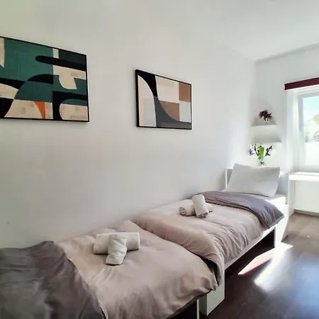 Petrus Superior - Spacious Three-room - Prestigious Location Near Diocletian's Palace And Bacvice - The Restaurants Within Walking Distance - Free Parking Provided Split