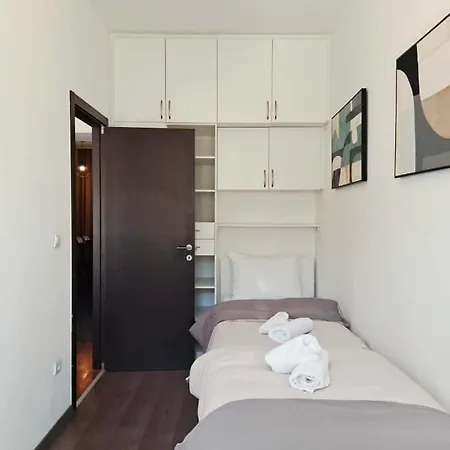 Apartamento Petrus Superior - Spacious Three-room - Prestigious Location Near Diocletian's Palace And Bacvice - The Restaurants Within Walking Distance - Free Parking Provided