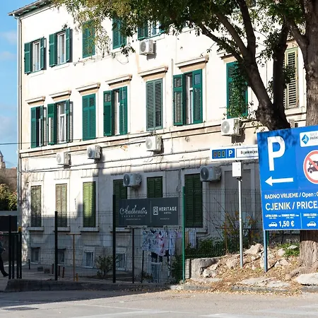 Petrus Superior - Spacious Three-room - Prestigious Location Near Diocletian's Palace And Bacvice - The Restaurants Within Walking Distance - Free Parking Provided Split